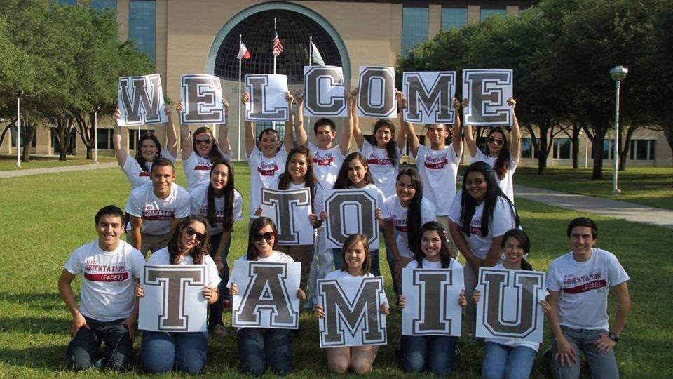 El 79% de los estudiantes recién inscritos provienen del condado de Webb, mientras que el 97% son de Texas, y el resto proviene de 32 estados de Estados Unidos y 42 países diferentes