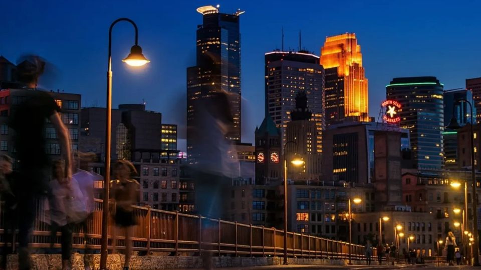 Esta ciudad tiene un sinfín de actividades nocturnas para los amantes de las luces y de la oscuridad, llenándose de un gran ambiente en esta época