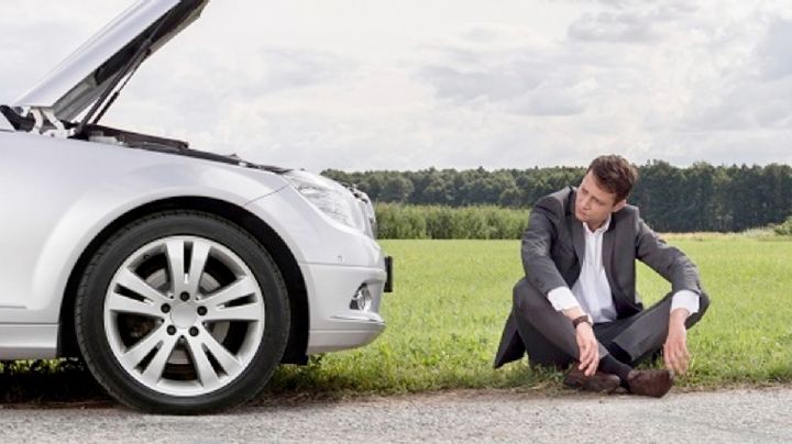 ¿Cómo pasar corriente a otro auto sin necesidad de cables ni arrancador portátil? | VIDEO