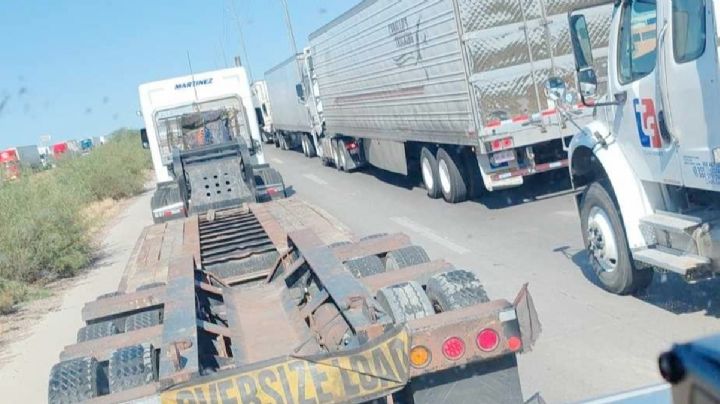 Fila de 25 kilómetros en el Mex 2 hacia el Puente 3 causa molestias entre traileros