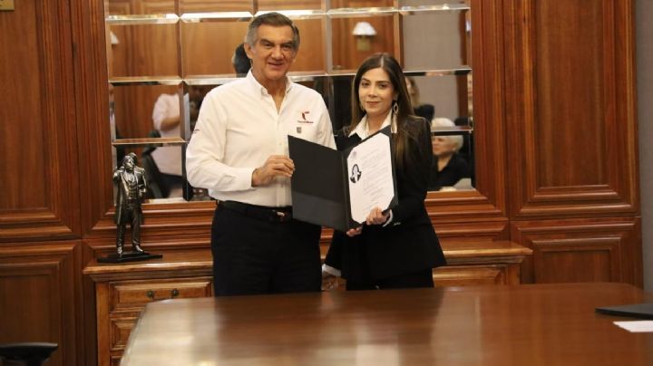 Américo Villarreal entrega Fiat de notarios públicos