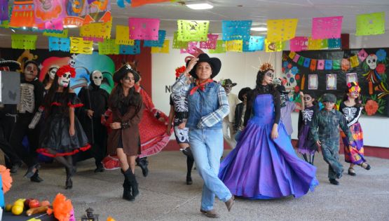 Refuerzan tradiciones con presentación artística en Casa de la Cultura Viveros