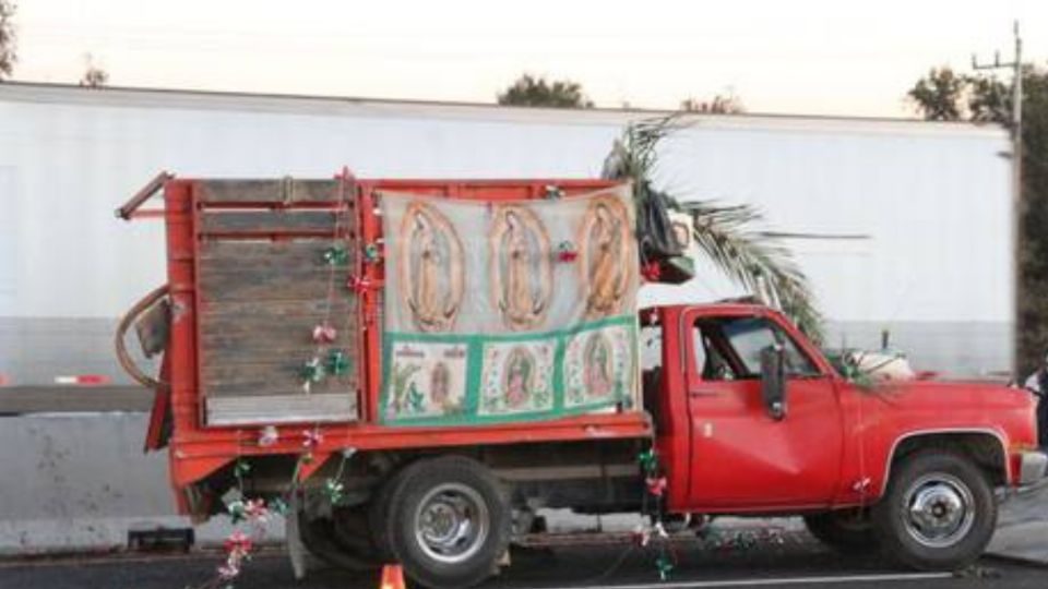 El vehículo acompañaba a los peregrinos en su intento por llegar a la Basílica de Guadalupe