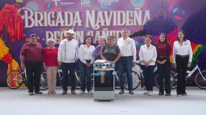 Llevan Américo y María de Villarreal la brigada navideña 'Transformando Familias' a la zona cañera