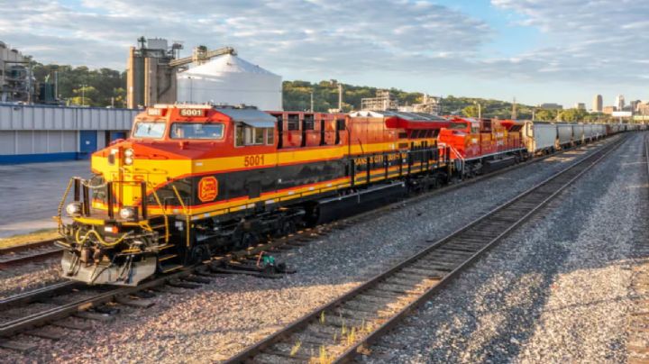 Renombran puente ferroviario en Laredo; cruzará México y Estados Unidos