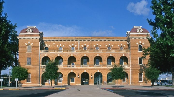 Oficinas de Laredo y el Condado de Webb estarán cerradas estos días