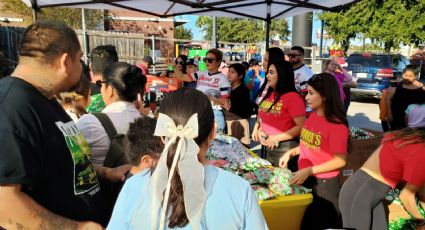 Reponden al Ángel del Árbol de Navidad Toy Giveaway en Laredo