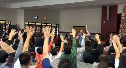 El reconocido autor de libros Bestseller John Schu, visitó tres escuelas de UISD en Laredo