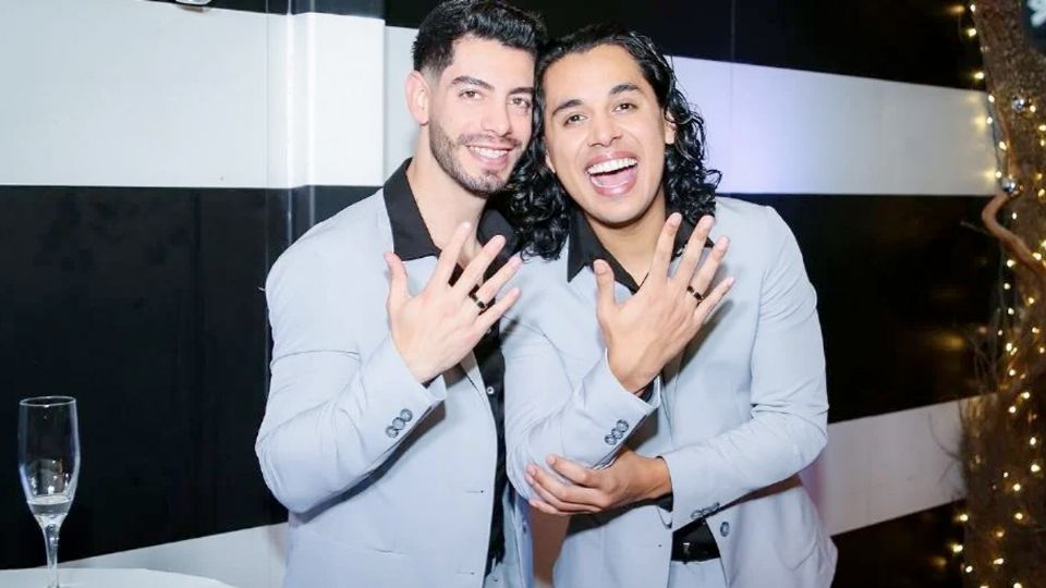 Jhonny Caz  y su flamante esposo