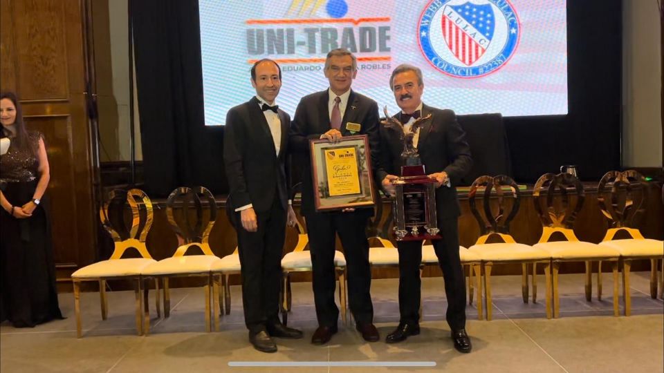 Américo Villarreal recibió el Premio Líderes Binacionales en Laredo, Texas