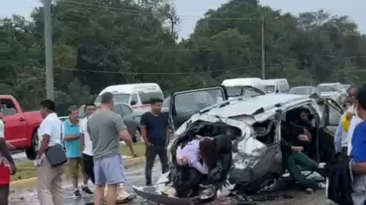 Trágico carreterazo: mueren 6 turistas en terrible choque en Playa del Carmen | IMÁGENES SENSIBLES