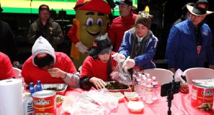 Se comió más de 300 chiles y ganó 3 mil dólares; este es su sexto concurso en ganar