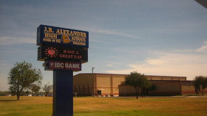 Alumnos de Alexander quedan encerrados 2 horas por amenaza