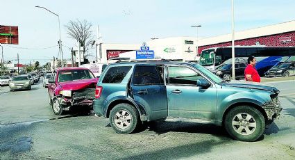 Chocan en la César López de Lara; ambos declaran tener luz verde