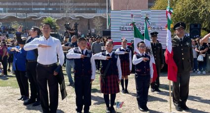 Día de la Bandera: alumnos de 8 escuelas reciben el lábaro patrio