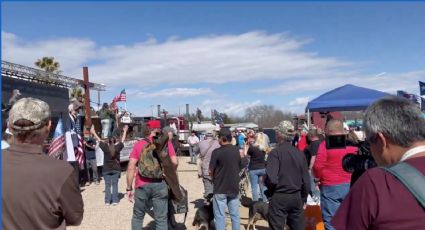 Protesta el 'Ejército De Dios' contra migrantes en la frontera de Texas con México