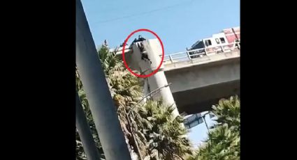 Captan momento en que mujer cae de puente en CDMX | VIDEO