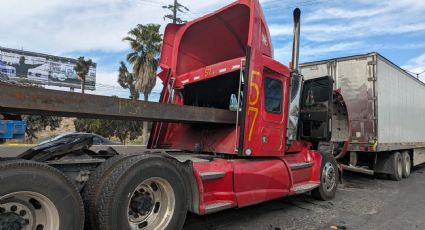 Trailero halla terrible muerte; queda prensado por vigas de acero que transportaba