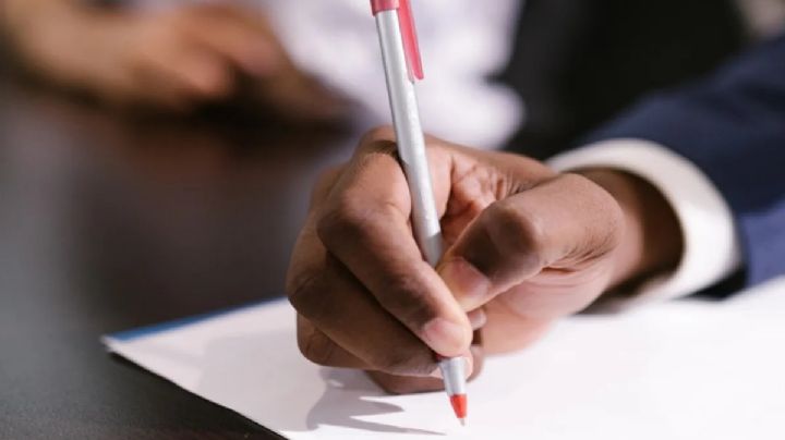Conoce las consecuencias de firmar hojas en blanco cuando te contratan