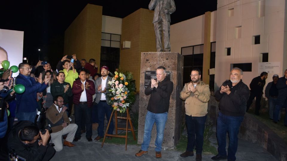 Desde los primeros minutos de hoy, el exalcalde Carlos Canturosas Villarreal arrancó su campaña.