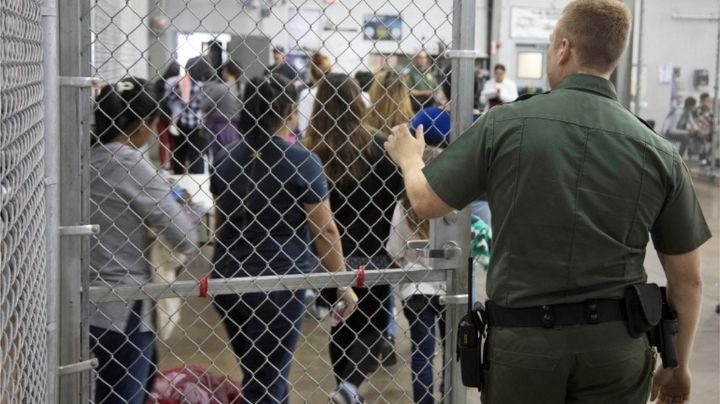 Extienden suspensión de ley de Texas que permitiría detener migrantes con acusaciones graves