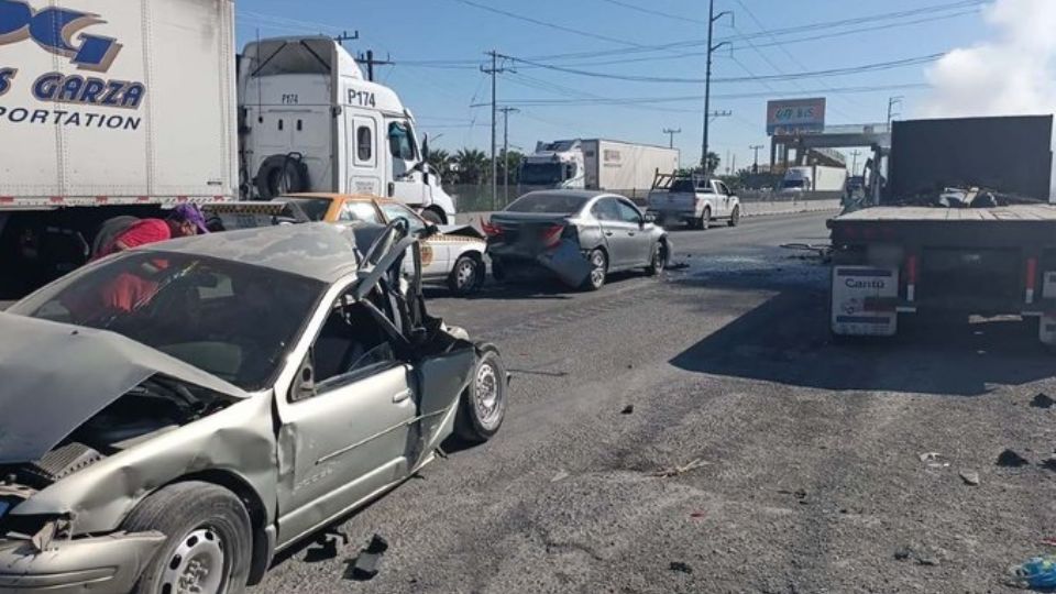 Choque deja a una mujer sin vida y el chofer dcon quemaduras.