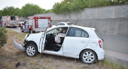 Abuelito se salva de morir en el bulevar Colosio; su auto quedó destrozado