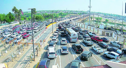 Puentes internacionales con tráfico; tardan hasta 3 horas en regresar de Laredo