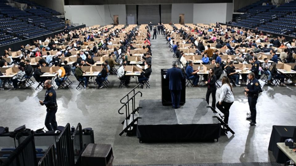 Alrededor de 500 personas se presentaron a hacer el examen para entrar a la Policía de Laredo