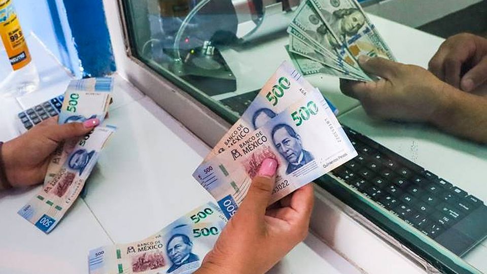 ¿Pesos y dólares?