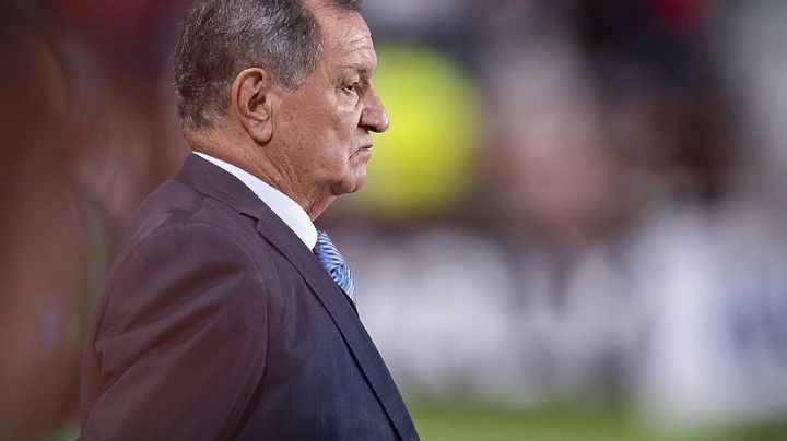 Reportan a querido y multicampeón director técnico de México delicado de salud