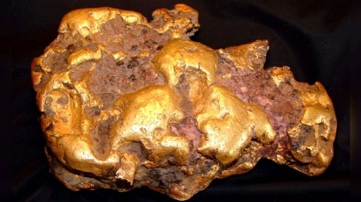 Hombre halla pepita de oro con detector viejo; recibirá esta suma