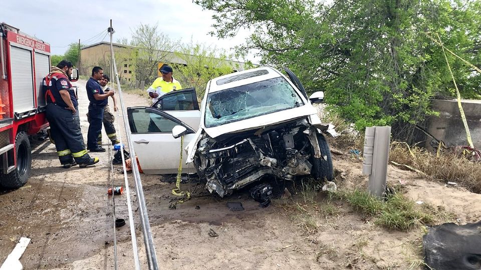 El carro quedó completamente destrozado