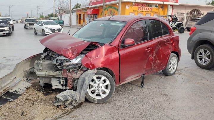 Nuevo Laredo: mujer va a dar al hospital luego de ser chocada al poniente de la ciudad
