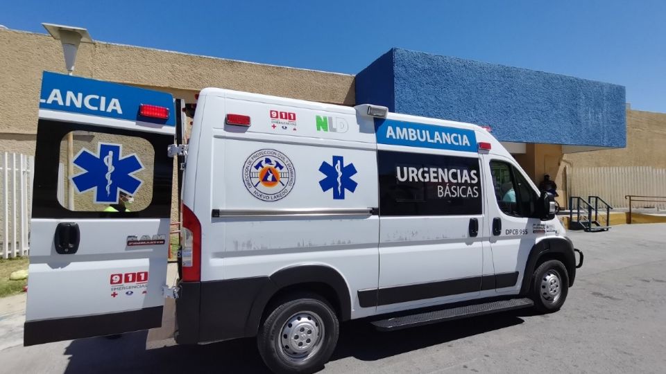 La mujer llegó golpeada y con una férula en la pierna derecha