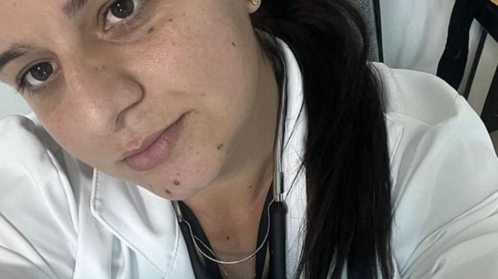 'Doctora' compra título en internet por ocho dólares y atiende a 30 pacientes; fue detenida