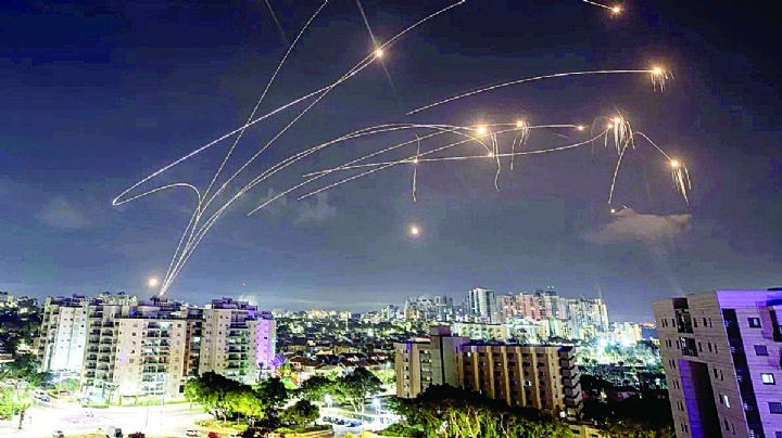 Ataca Irán con drones a Israel; advierte a EU que no debe intervenir