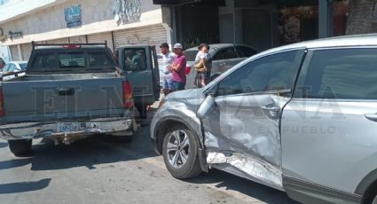 Se registra choque en Avenida Guerrero; ninguno de los conductores aceptó su culpa