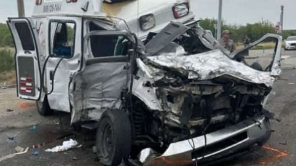 La ambulancia quedó completamente destrozada tras el accidente