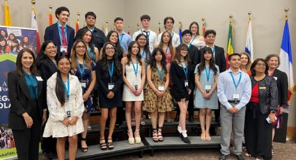 Reciben estudiantes becas de 40 mil dólares en Laredo