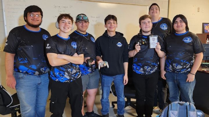 Alumnos de Laredo se preparan para competencias de Esports