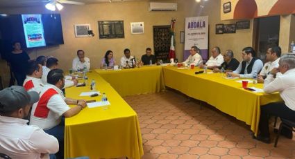 Yahleel Abdala Carmona se reune con socios del Club Sertoma de Nuevo Laredo