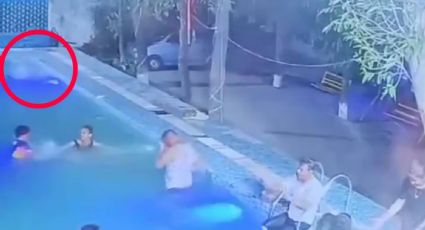 Hombre muere ahogado durante fiesta de piscina; nadie se dio cuenta | VIDEO