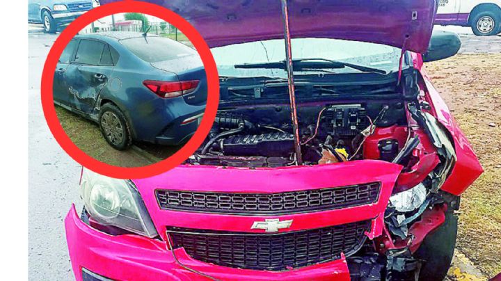 Conductor invade carril y choca su carro de agencia en Villas de San Miguel