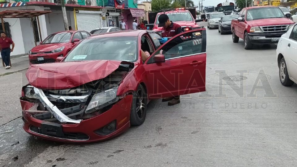 Las féminas resultaron lesionadas en esta accidental colisión donde la imprudencia y falta de pericia al volante fueron factores para desencadenarla