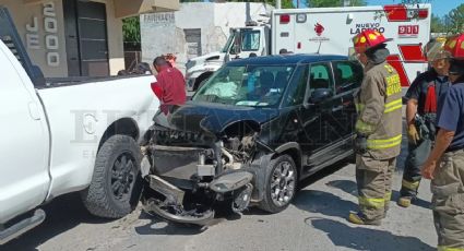 Abuelito salva su vida después de chocar contra auto estacionado en la Colonia Guerrero