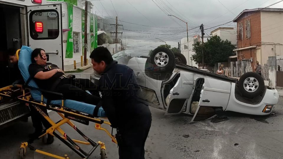 Mujer sufre volcadura tras choque en Nuevo Laredo