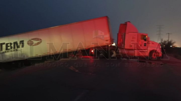 Trailero drogado se salva de milagro al accidentarse en el Libramiento Mex 2