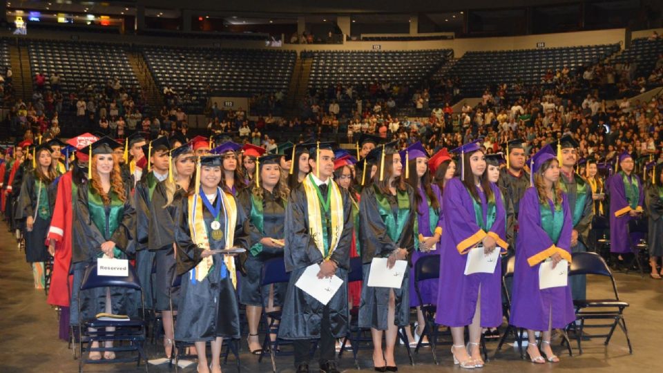 Las ceremonias fueron encabezadas por la doctora Minita Ramírez, presidenta de Laredo College