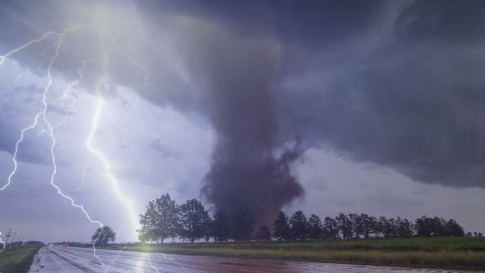 Se pueden presentar tormentas poderosas y tornados en esta zona